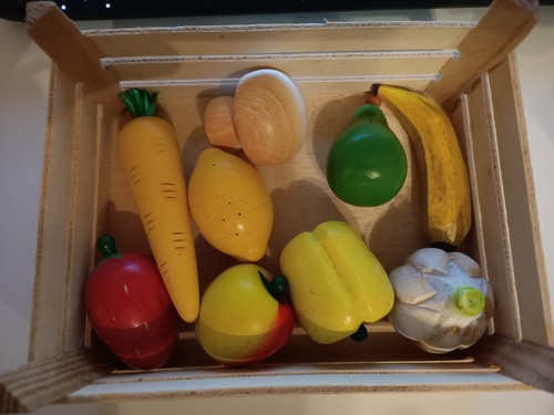 Holzkiste mit obst und - mit, gemüse