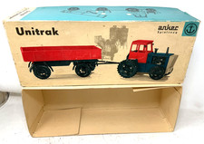 Unitrak Traktor mit Hänger