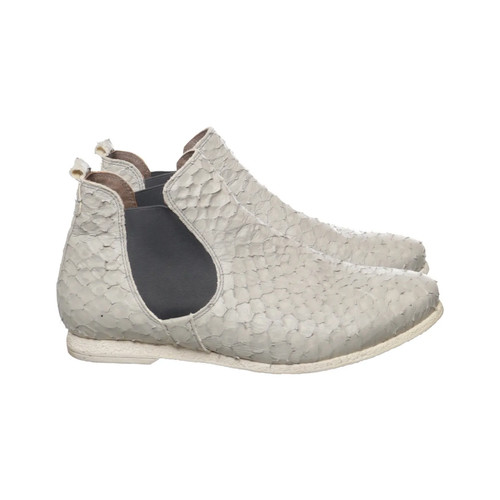Think chelsea boots - think!,,