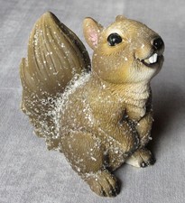 Deko-Figur aus Kunstharz: Eichhörnchen, detailgetreue Tierfigur 10,5 cm hoch