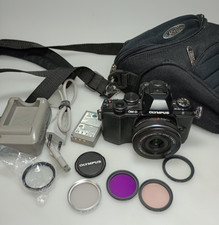 Olympus OM-D E-M10 16.1 MP Digitalkamera  Kit M.Zuiko 14-42mm f/3.5-5.6 EZ