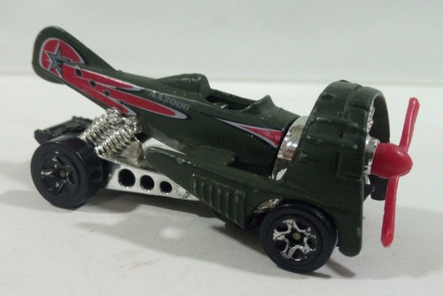 1996 hot wheels dog - wheels,