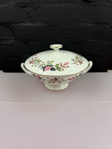 Wedgwood hathaway rose - rose, bedeckt