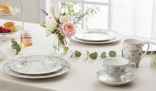 Geschirr aus Porzellan, Blumen