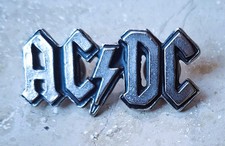 Pin badge - --,