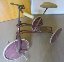 Antikes Dreirad aus Metall und