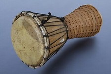 44 cm hoch, 23 cm Durchmesser afrikanische Trommel drum Bongo Djembe. 2,2 kg -S