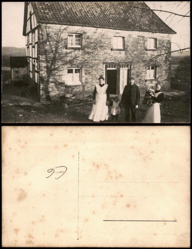 Familie vor ländlichem