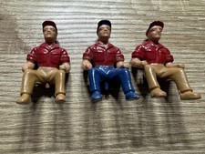 3 Sitzende Figuren guter Zustand Höhe 4.8cm