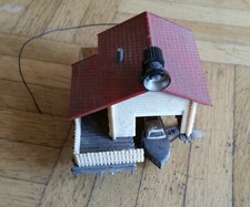 Bootshaus mit Boot und Licht (Scheinwerfer) H0 / TT