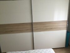 Schlafzimmer mit Schwebetürenschrank 3m, Bett 2m x 1,6m und zwei Nachtkonsolen