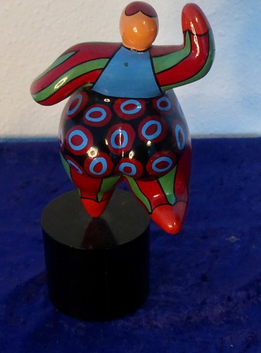 Molly figur hommage niki - molly, de