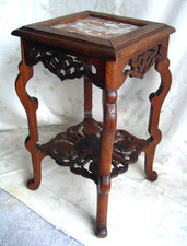 Frankreich kleine Blumensäule