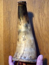 Antikes sehr altes Pulverhorn