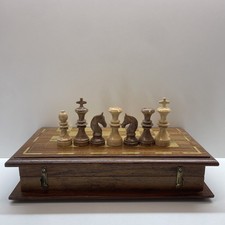 Schachset aus leichtem Holz