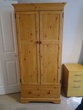 Kiefer Kleiderschrank