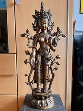 Wunderschöner Buddha Grüne Tara. Bronze/Messing mit Steineinsatz (75 cm)