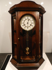 ASSO Wanduhr in "Kirschholz"