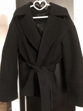 Schwarzer Kurzer Mantel 