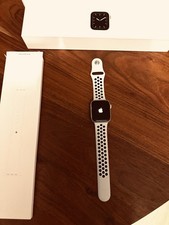 Apple Watch Series 5 Nike 44mm Silber *** wie neu, keine Kratzer * kaum benutzt 