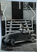 AK Motiv Foto Kind Junge Auto Seifenkiste Spielzeug Oldtimer um 1956