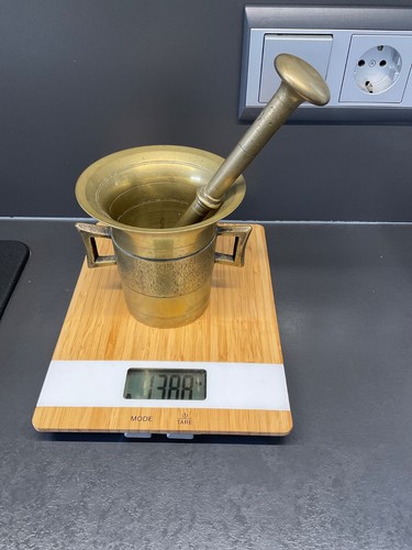 Schöner großer alter mörser - großer,