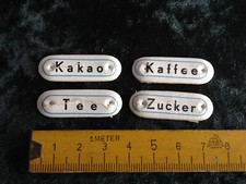 4 alte Schilder, Pappschilder