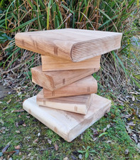 Bücherstapeltisch/16