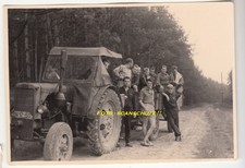 Foto alter Traktor Studenten