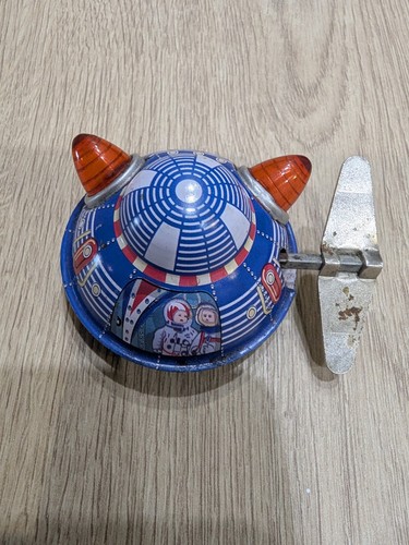 Retro blechspielzeug ufo space - blechspielzeug,