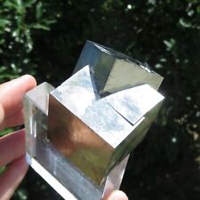 Mineralien Cubisch Zwillingsförmige Pyritwürfel Aus Navajun, Spanien