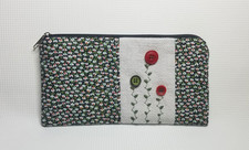 Kleine Kosmetiktasche, Knopfblumen, Handarbeit