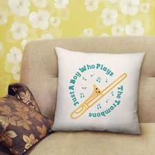 Junge, der die Posaune spielt