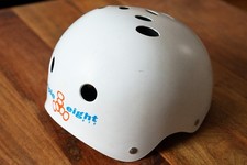 Triple Eight Halo Wassersporthelm Kinder Helm  Surf / Kite / Kajak