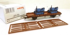 Märklin H0 46363 DB-Rungenwagen R 02, braun, mit 2 Lanz-Raupen beladen, KK   V58
