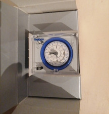 Theben Analoge Zeitschaltuhr SUL 181 d, Tagesprogr., 200 Std. Gangreserve, (SK)