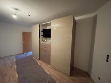 Kleiderschrank mit integrierter TV Halterung beige Hochglanz. Bereits abgebaut!