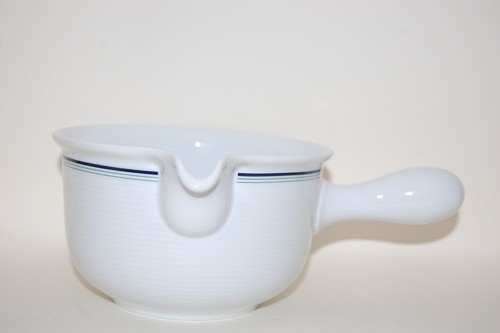 Sauciere mit henkel und - sauciere,