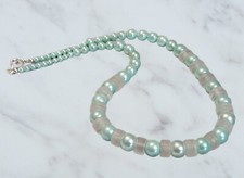 Collier handmade Bergkristall matt und Muschelkernperlen mint mit Schmucketui