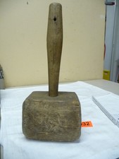 4932.      Alter Holzhammer