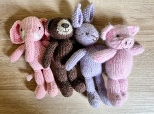gestrickte kleine stofftiere