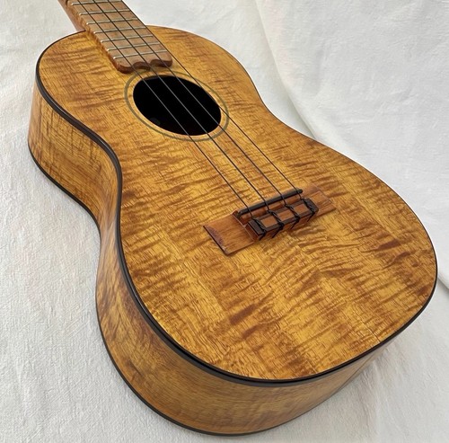 Yairi tenor ukulele - k.,