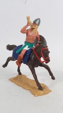 Timpo Toys - Wikinger Trompeter Horn blasend auf Pferd reitend