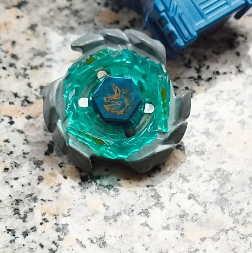 Beyblade hasbro blitz - beyblade,