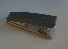 Novum Novus Tacker Hefter Heftgerät Metall Retro grau Industrie Design (F023-521