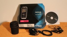 Nokia E51 Zubehör: Ohrhörer (Klinke), Ladekabel, Installations-CD, Datenkabel