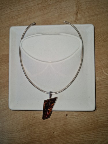 Halskette mit bernsteinamulett - mit,