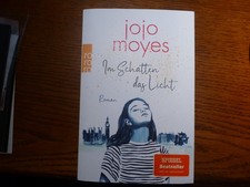 Jojo Moyes / Im Schatten das Licht /  9783499290251