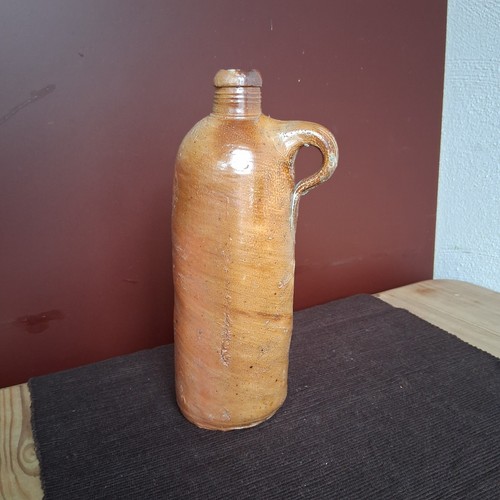 Alte tonflasche mit - alte, henkel