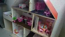Puppenhaus Barbiehaus Spielhaus aus Holz Puppenvilla m. Möbeln u. Lampen m.Licht